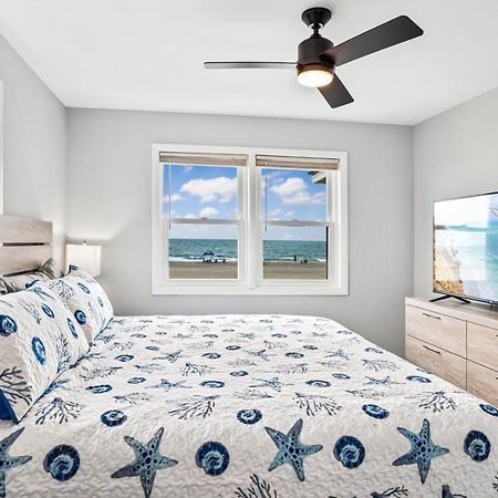 Ocean Daze - Sleeps 22, Direct Oceanfront, Renovated May 2022 Holden Beach Exterior foto