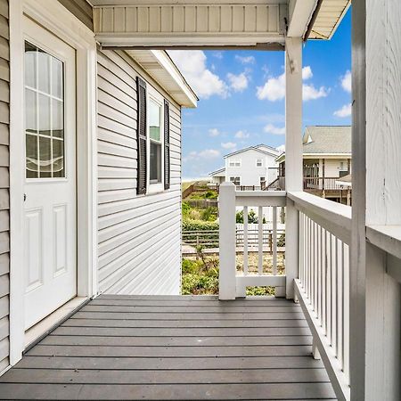 Ocean Daze - Sleeps 22, Direct Oceanfront, Renovated May 2022 Holden Beach Exterior foto