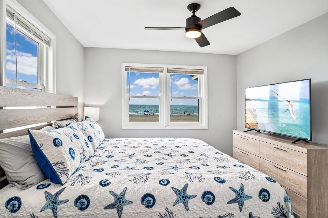 Ocean Daze - Sleeps 22, Direct Oceanfront, Renovated May 2022 Holden Beach Exterior foto