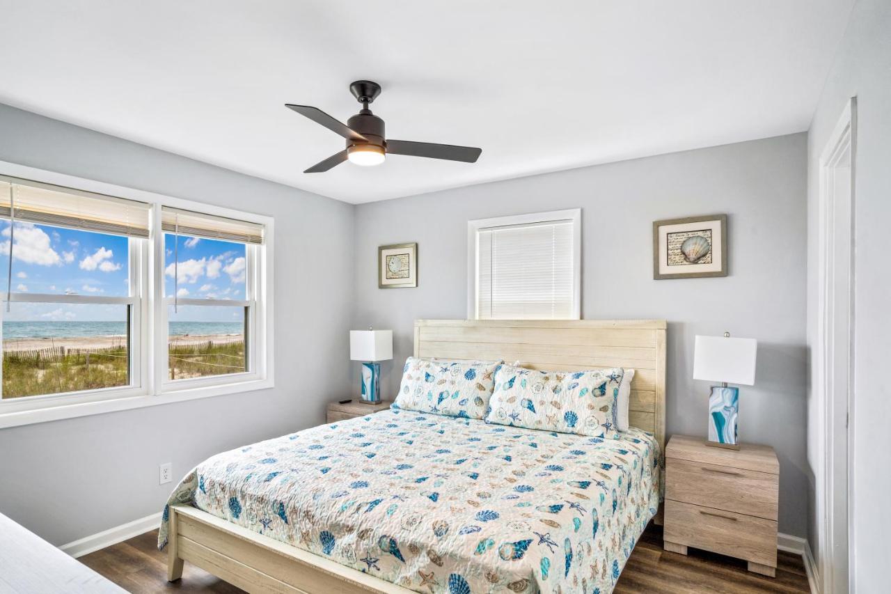 Ocean Daze - Sleeps 22, Direct Oceanfront, Renovated May 2022 Holden Beach Exterior foto