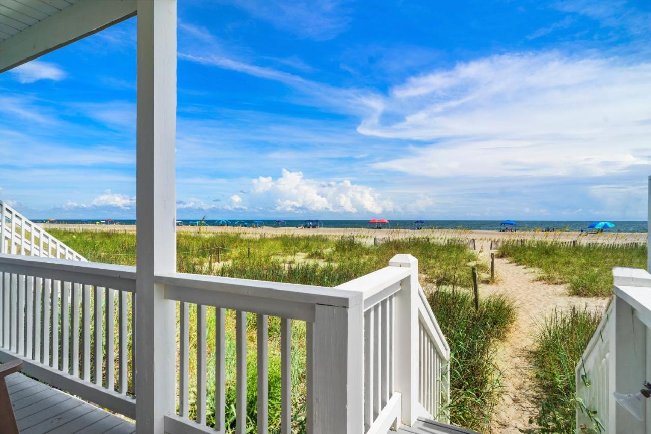 Ocean Daze - Sleeps 22, Direct Oceanfront, Renovated May 2022 Holden Beach Exterior foto