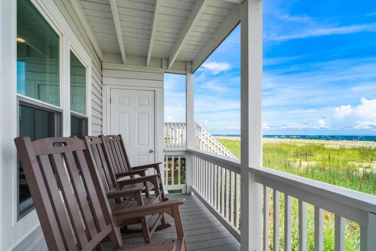 Ocean Daze - Sleeps 22, Direct Oceanfront, Renovated May 2022 Holden Beach Exterior foto