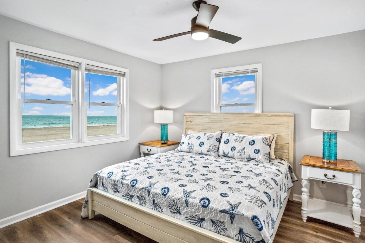 Ocean Daze - Sleeps 22, Direct Oceanfront, Renovated May 2022 Holden Beach Exterior foto