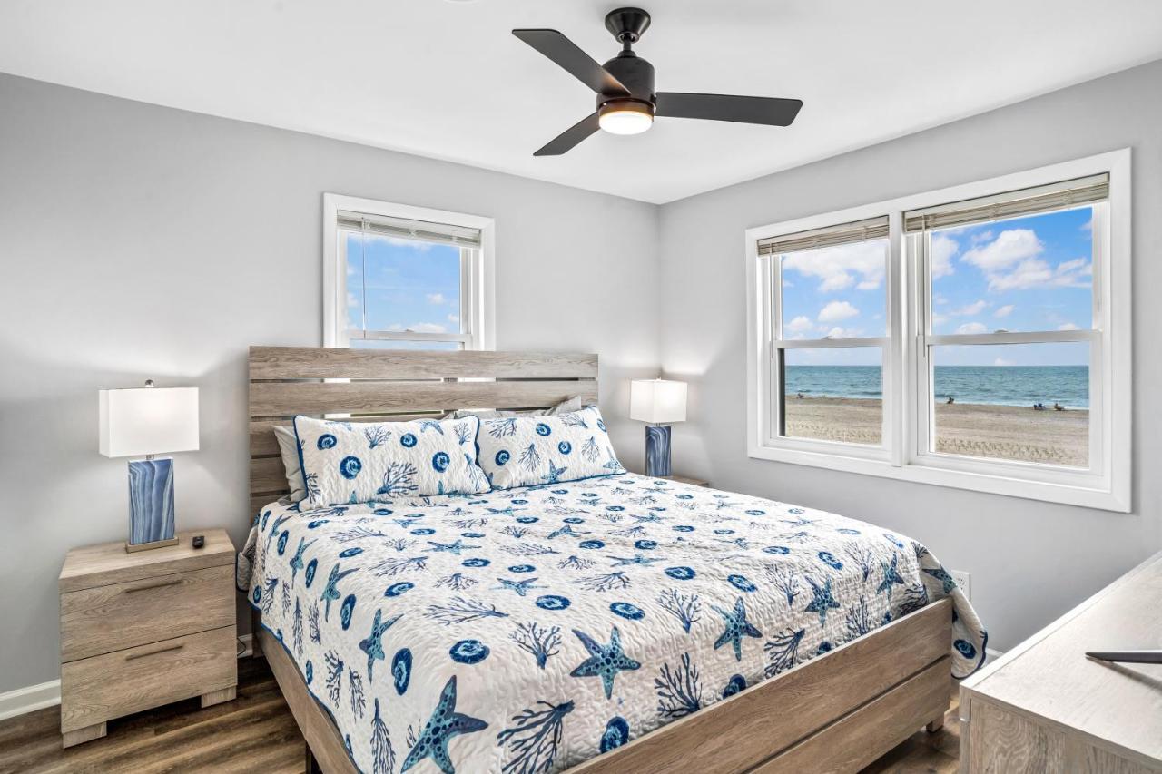 Ocean Daze - Sleeps 22, Direct Oceanfront, Renovated May 2022 Holden Beach Exterior foto