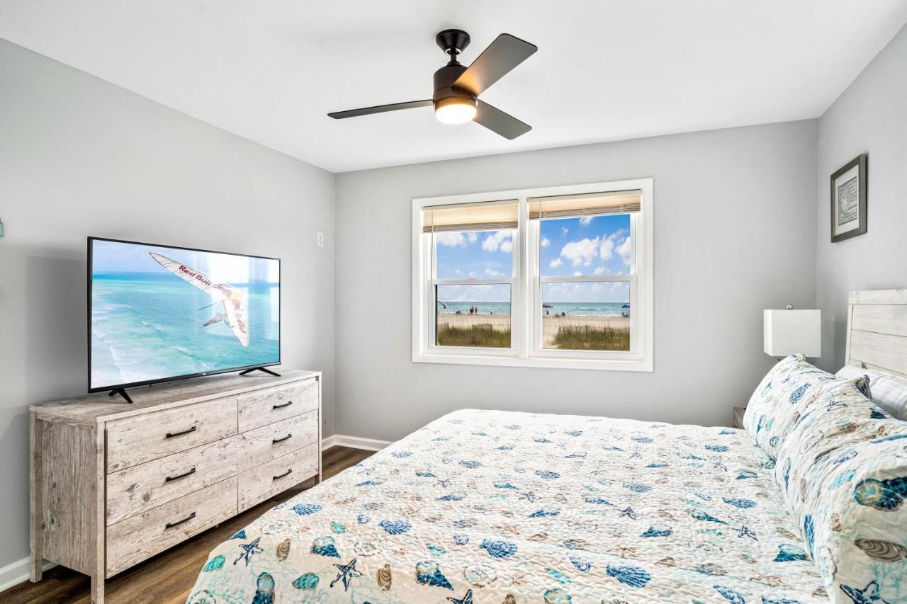 Ocean Daze - Sleeps 22, Direct Oceanfront, Renovated May 2022 Holden Beach Exterior foto